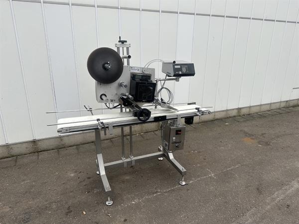 Grote foto collamat 8600 etiketteerder etiketteermachine etiketteermachine boven etiketteren met transportband agrarisch tuinbouw