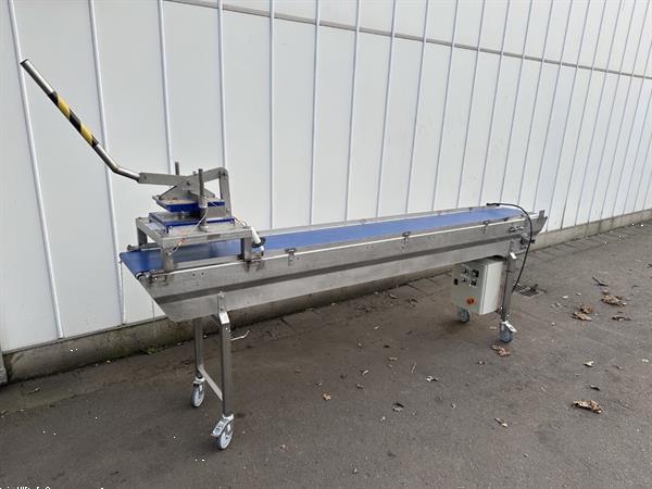 Grote foto snijmachine voor het snijden van vierkante blokken 5x5 cm met transportband agrarisch tuinbouw