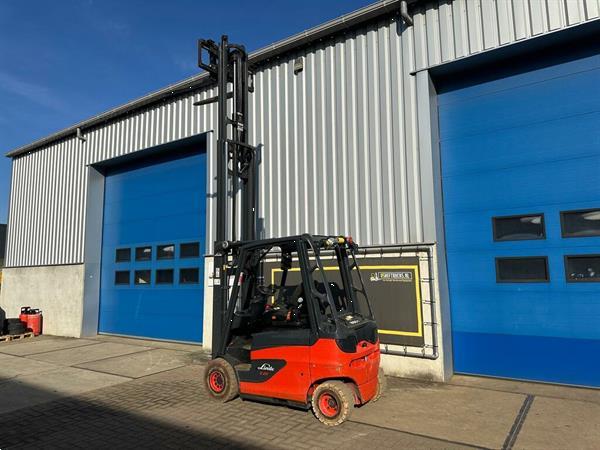 Grote foto vs 22049 elektrische triplex atex heftruck linde e25 bj2015 agrarisch heftrucks