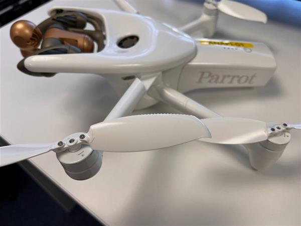 Grote foto parrot anafi ai drone met 4g connectiviteit audio tv en foto professionele audio tv en video apparatuur