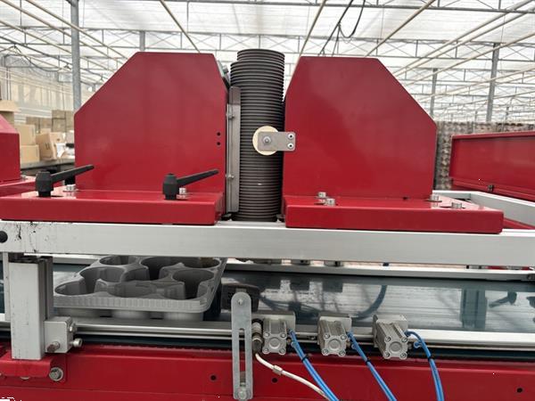 Grote foto da ros a5 dc5 rc5 sjabloonvulmachine voor trays pot in trayvullijn agrarisch tuinbouw