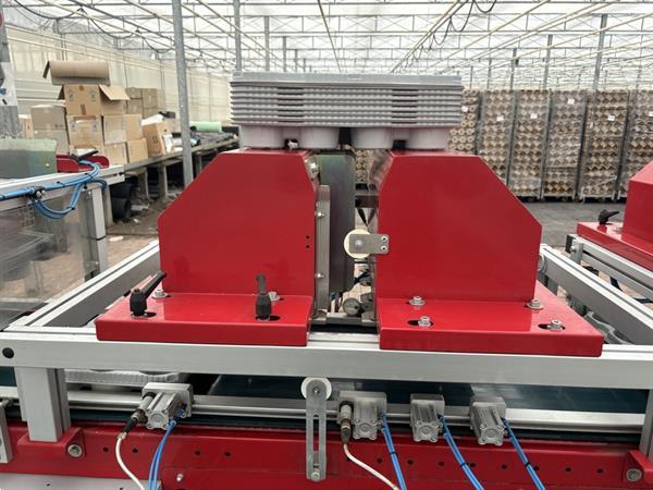 Grote foto da ros a5 dc5 rc5 sjabloonvulmachine voor trays pot in trayvullijn agrarisch tuinbouw