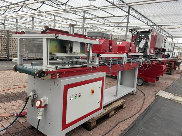 Grote foto da ros a5 dc5 rc5 sjabloonvulmachine voor trays pot in trayvullijn agrarisch tuinbouw