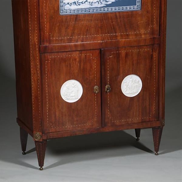 Grote foto neoclassicistische secretaire met blauw wit en wit biscuit ca. 1790 no.260645 antiek en kunst overige in antiek gebruiksvoorwerpen