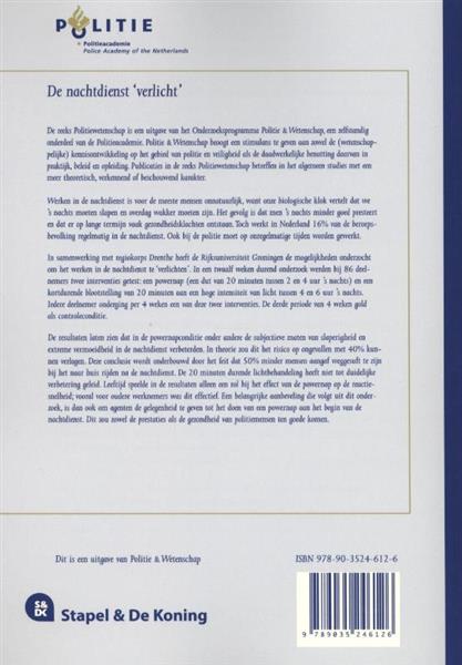 Grote foto de nachtdienst verlicht politiewetenschap 60 boeken politiek en maatschappij