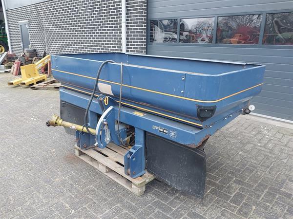 Grote foto bogballe m2 kunstmeststrooier agrarisch kunstmestrooiers