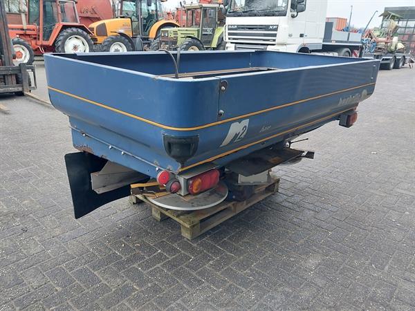 Grote foto bogballe m2 kunstmeststrooier agrarisch kunstmestrooiers