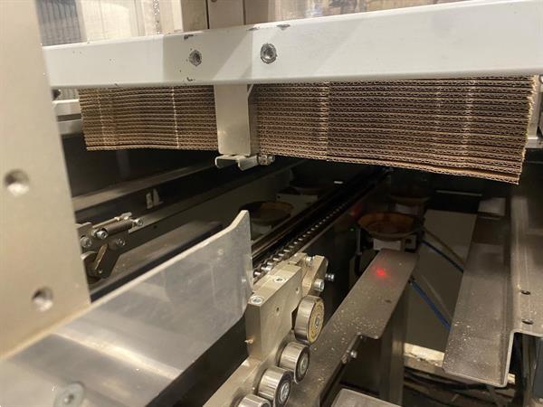 Grote foto sacmi tf40 imola tf43 stapelaar tf40 dozenvouwmachine met ts43 stapeleenheid agrarisch tuinbouw