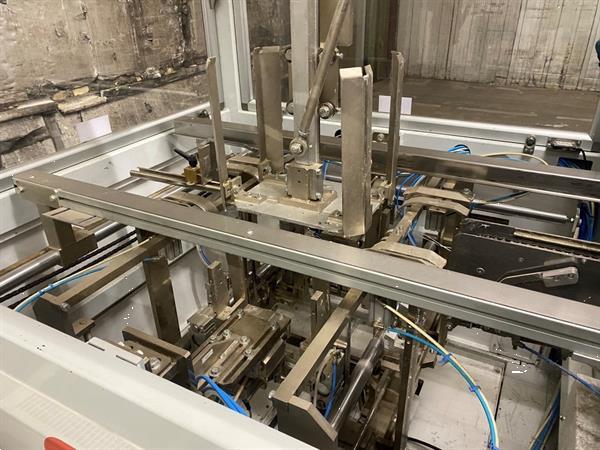 Grote foto sacmi tf40 imola tf43 stapelaar tf40 dozenvouwmachine met ts43 stapeleenheid agrarisch tuinbouw