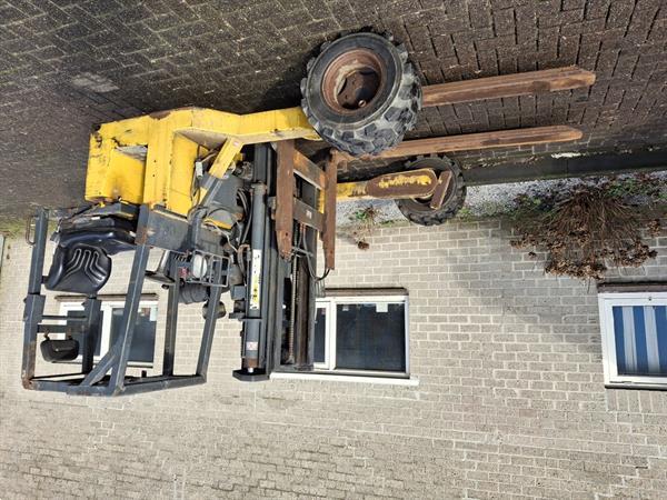 Grote foto kooiaap meeneem heftruck ruwtereinheftruck triplo agrarisch heftrucks