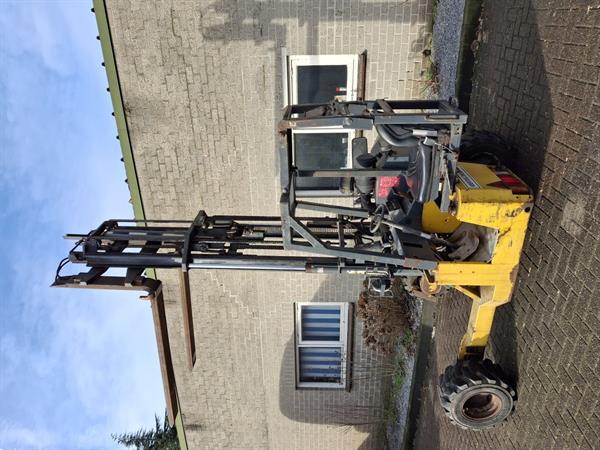 Grote foto kooiaap meeneem heftruck ruwtereinheftruck triplo agrarisch heftrucks