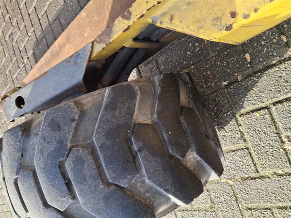 Grote foto kooiaap meeneem heftruck ruwtereinheftruck triplo agrarisch heftrucks