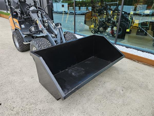 Grote foto containerbak 1200 ltr. aan shovel zand puin afval doe het zelf en verbouw aanbouwdelen
