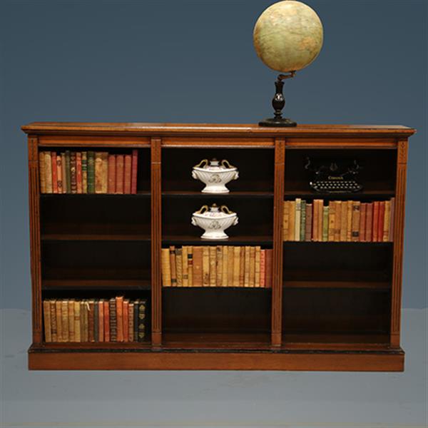 Grote foto lage en brede open boekenkast noten met zwarte accenten ca 1880 no.260610 antiek en kunst stoelen en banken