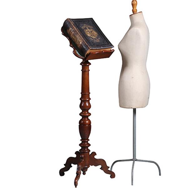 Grote foto essenhouten lezenaar of bijbelstandaard ca 1890 het blad geschulpt en met leer belegd. no.260625 antiek en kunst stoelen en banken