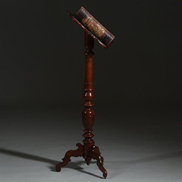Grote foto essenhouten lezenaar of bijbelstandaard ca 1890 het blad geschulpt en met leer belegd. no.260625 antiek en kunst stoelen en banken