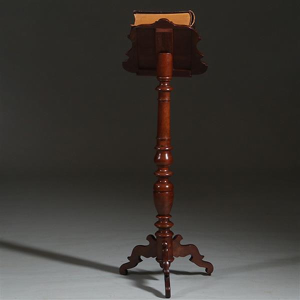 Grote foto essenhouten lezenaar of bijbelstandaard ca 1890 het blad geschulpt en met leer belegd. no.260625 antiek en kunst stoelen en banken