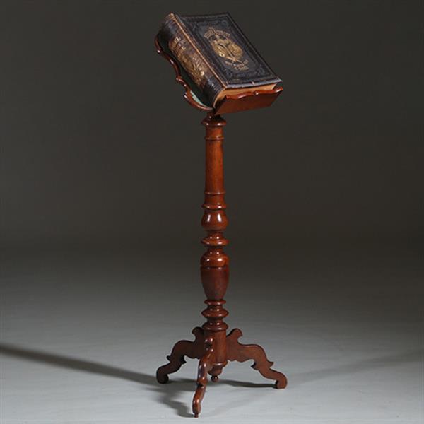 Grote foto essenhouten lezenaar of bijbelstandaard ca 1890 het blad geschulpt en met leer belegd. no.260625 antiek en kunst stoelen en banken