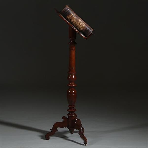Grote foto essenhouten lezenaar of bijbelstandaard ca 1890 het blad geschulpt en met leer belegd. no.260625 antiek en kunst stoelen en banken