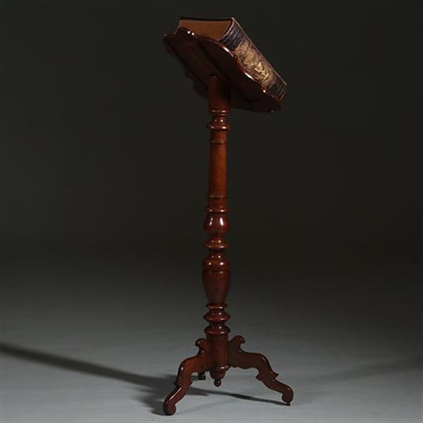 Grote foto essenhouten lezenaar of bijbelstandaard ca 1890 het blad geschulpt en met leer belegd. no.260625 antiek en kunst stoelen en banken