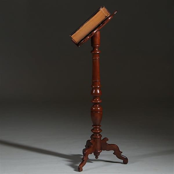 Grote foto essenhouten lezenaar of bijbelstandaard ca 1890 het blad geschulpt en met leer belegd. no.260625 antiek en kunst stoelen en banken