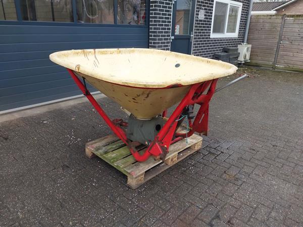Grote foto vicon pendelstrooier kunstmeststrooier agrarisch kunstmestrooiers