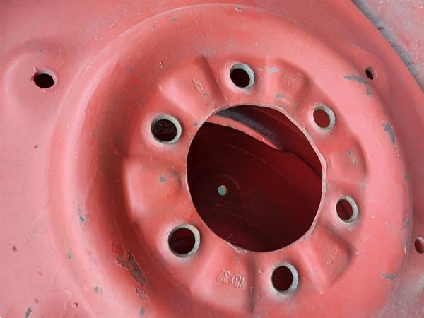Grote foto cultuurwielen deutz 9.5 r32 agrarisch wielen