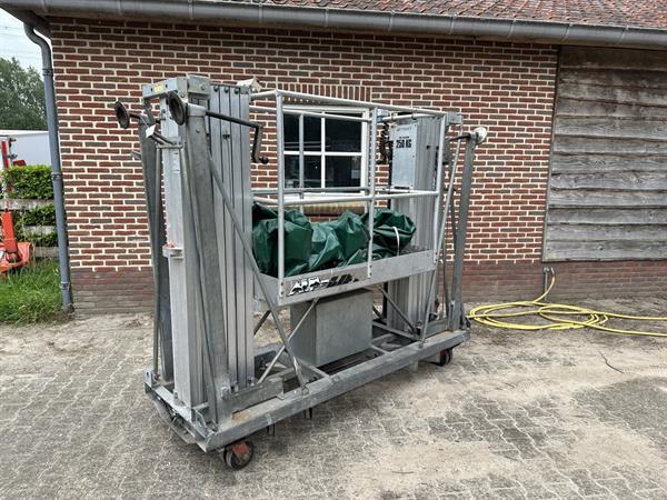 Grote foto alp 2 persoons lift 220 volt ex overheid doe het zelf en verbouw hoogwerkers