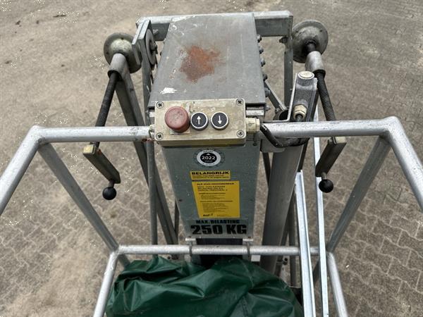 Grote foto alp 2 persoons lift 220 volt ex overheid doe het zelf en verbouw hoogwerkers