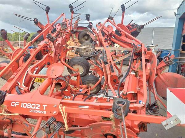 Grote foto kuhn schudder agrarisch harken