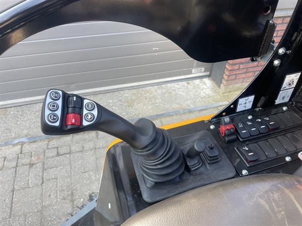 Grote foto giant g2700 x tra hd minishovel nieuw x trac banden flitslampen agrarisch shovels