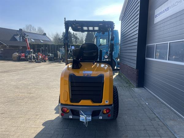 Grote foto giant g2700 x tra hd minishovel nieuw x trac banden flitslampen agrarisch shovels
