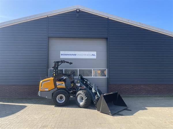 Grote foto giant g2700 x tra hd minishovel nieuw x trac banden flitslampen agrarisch shovels