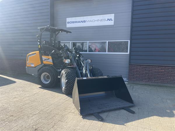 Grote foto giant g2700 x tra hd minishovel nieuw x trac banden flitslampen agrarisch shovels