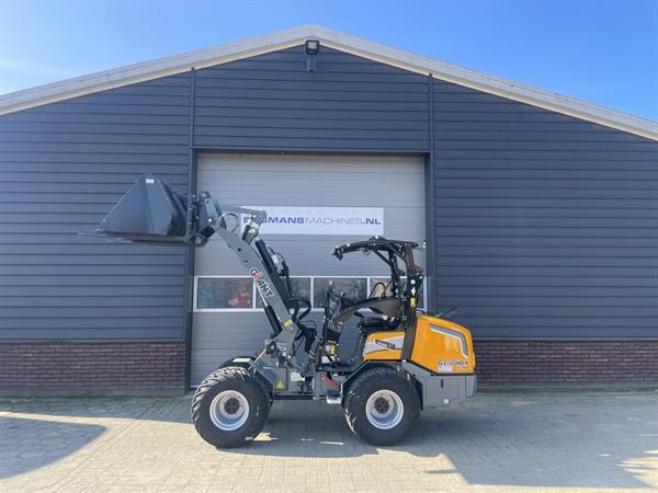 Grote foto giant g2700 x tra hd minishovel nieuw x trac banden flitslampen agrarisch shovels