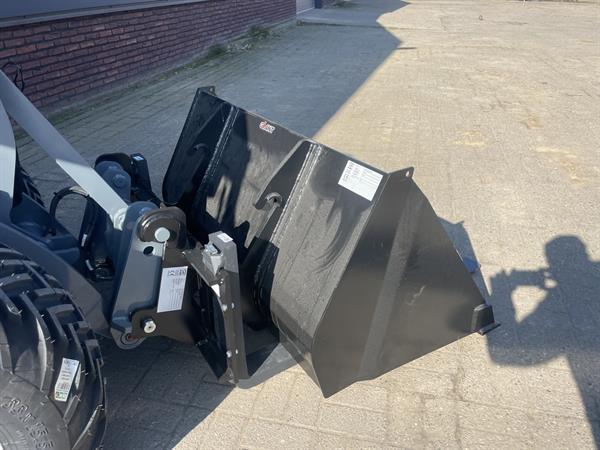 Grote foto giant g2700 x tra hd minishovel nieuw x trac banden flitslampen agrarisch shovels