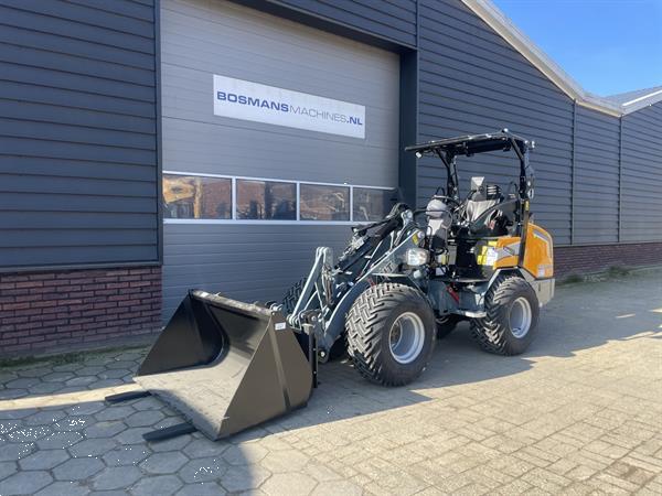Grote foto giant g2700 x tra hd minishovel nieuw x trac banden flitslampen agrarisch shovels