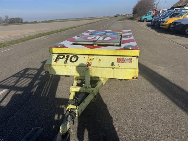 Grote foto wegmarkering aanhanger agrarisch aanhangwagens