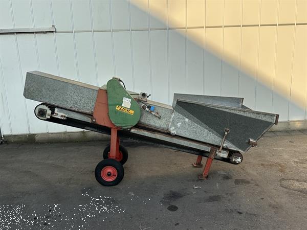 Grote foto flier grondmenger bevochtiger agrarisch tuinbouw