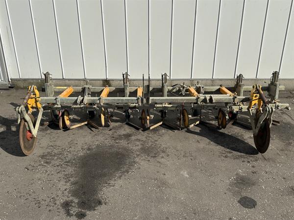 Grote foto rumptstad rsq2000 schoffelmachine 6 rijig met 7 elementen en hydraulische fronthef agrarisch onkruidbestrijding