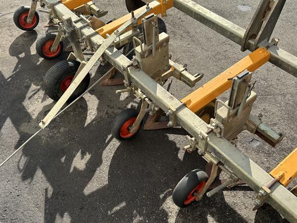 Grote foto rumptstad rsq2000 schoffelmachine 6 rijig met 7 elementen en hydraulische fronthef agrarisch onkruidbestrijding