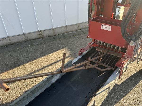 Grote foto flier pp1 pottenpers met zaaimachine agrarisch tuinbouw