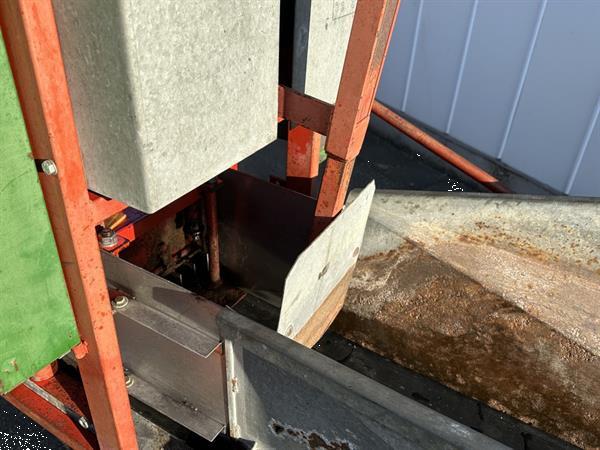 Grote foto flier pp1 pottenpers met zaaimachine agrarisch tuinbouw