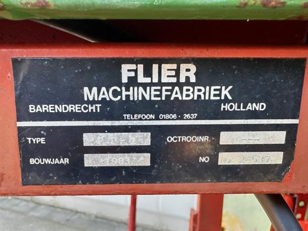 Grote foto flier pp1 pottenpers met zaaimachine agrarisch tuinbouw