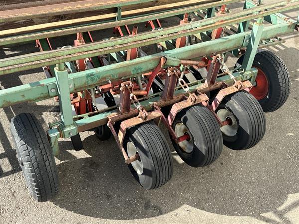 Grote foto compact bruno beddenplantmachine 4 rijen agrarisch zaaimachines