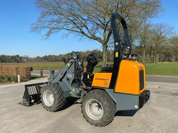 Grote foto giant 332swt 2019 low hours agrarisch shovels