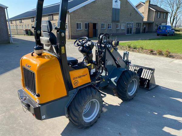 Grote foto giant 332swt 2019 low hours agrarisch shovels