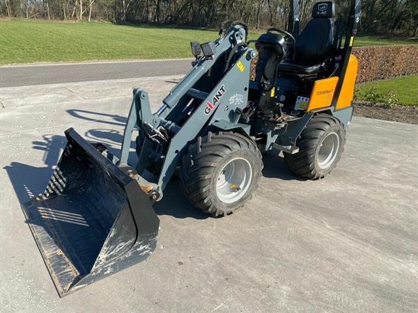 Grote foto giant 332swt 2019 low hours agrarisch shovels