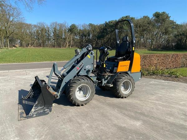 Grote foto giant 332swt 2019 low hours agrarisch shovels