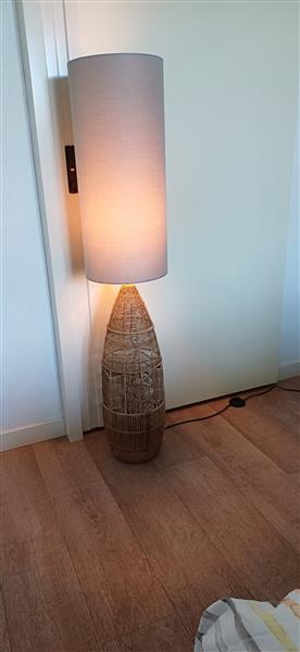 Grote foto sfeervolle zgan lage vloerlamp huis en inrichting vloerlampen